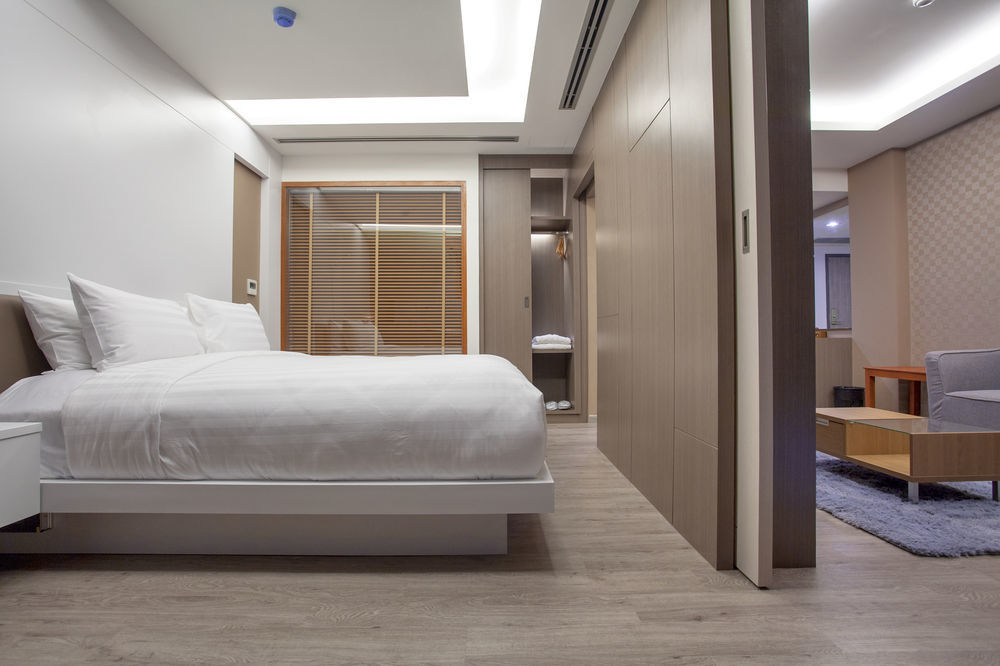 The Zense Boutique Hotel Пхітсанулок Екстер'єр фото